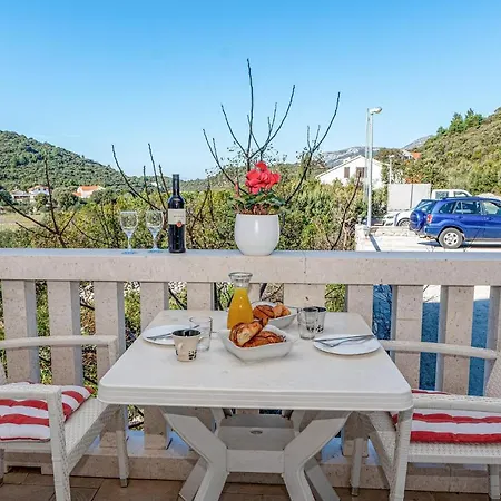 6 Bedroom Gorgeous In Zrnovska Banja Tatil Evi Korčula