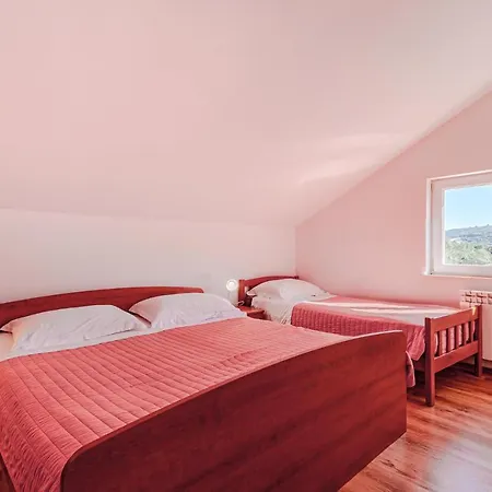 6 Bedroom Gorgeous In Zrnovska Banja Tatil Evi